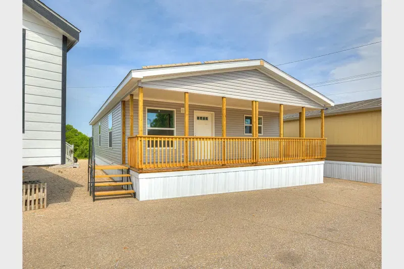 Prairie Dune 8810 Exterior