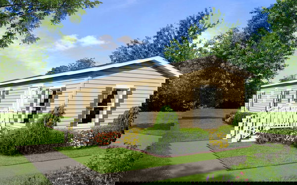 Cm-2562l hero, elevation, and exterior home features