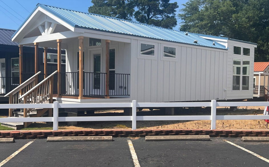 Sparrow C34EP8 Exterior
