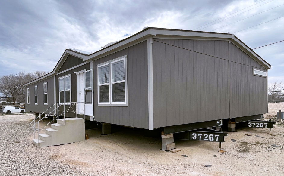 Frontier Lodge T68S Exterior