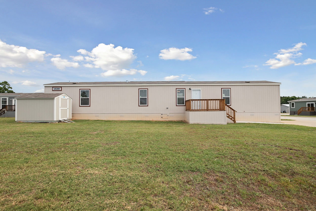 NM1676B Exterior
