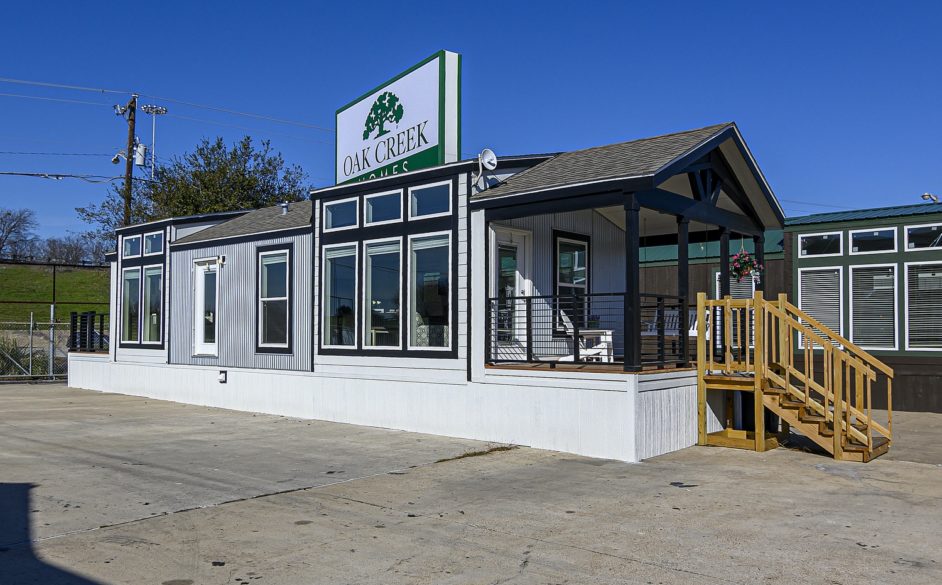 Starling D40EP8 Exterior