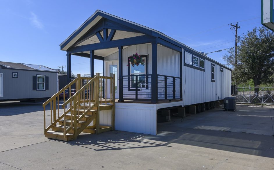 Starling D40EP8 Exterior