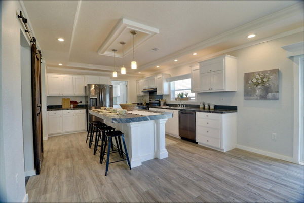 Solitaire 28784a kitchen and hero home features