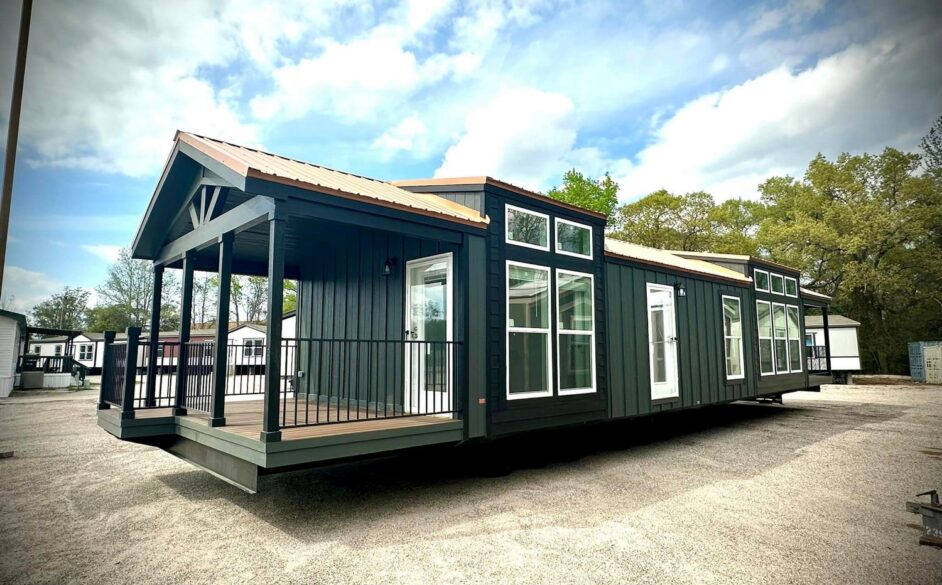 Starling D40EP8 Exterior
