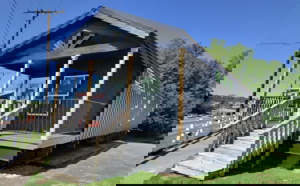 Robin d56ep8 hero, elevation, and exterior home features
