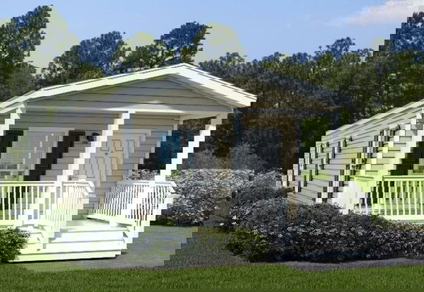 Thompson hero, elevation, and exterior home features