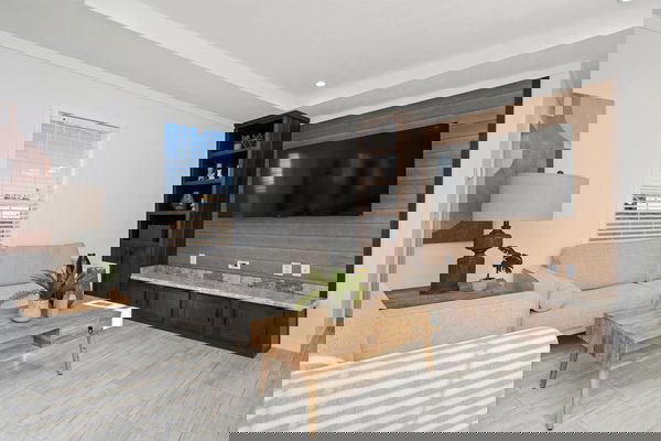 Accolade max hero and interior home features