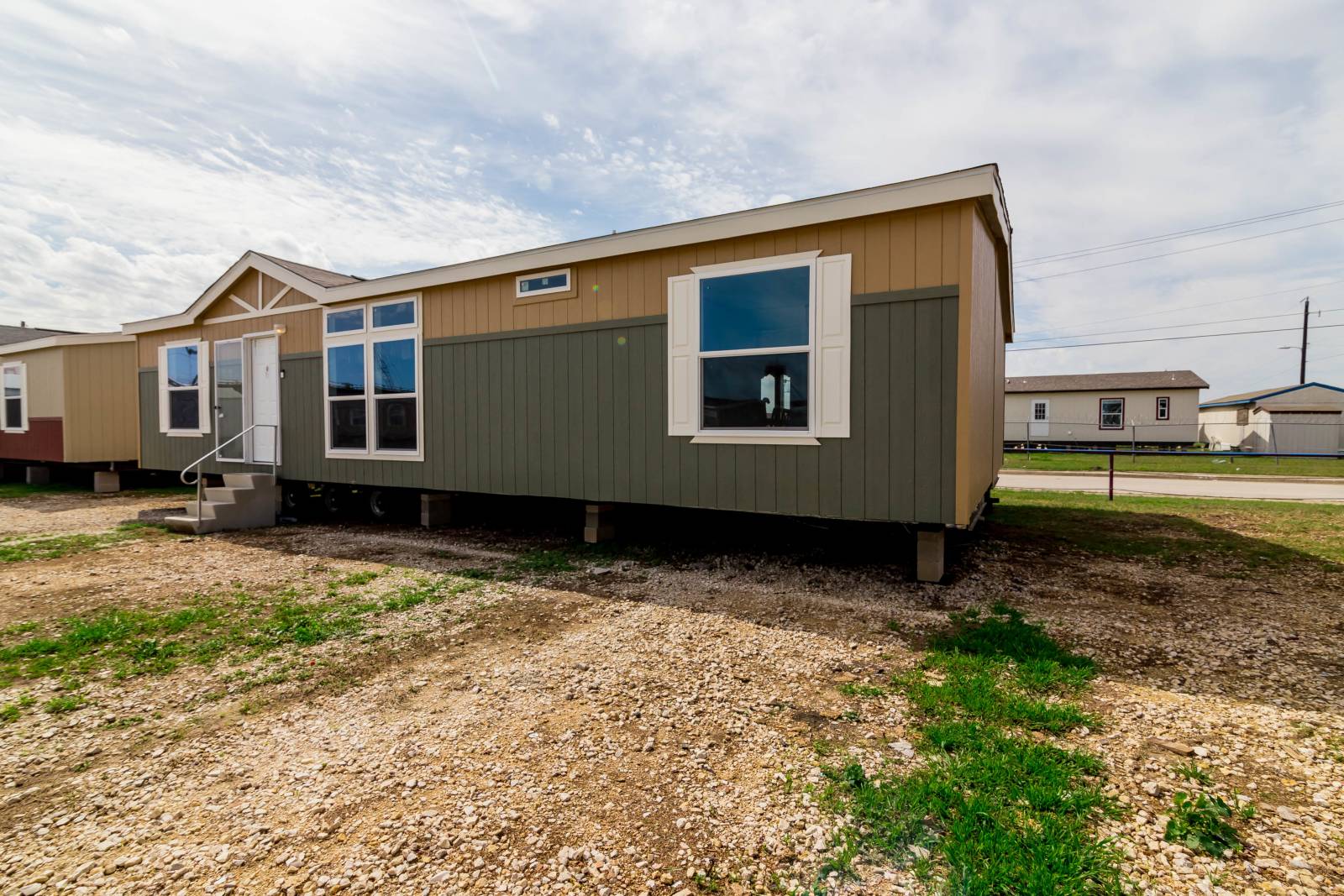 NM3248B Exterior