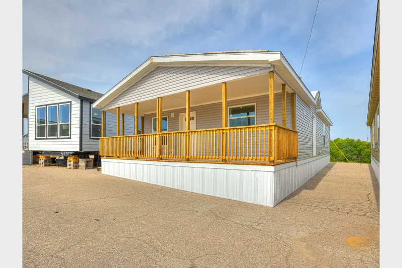 Prairie Dune 8810 Exterior