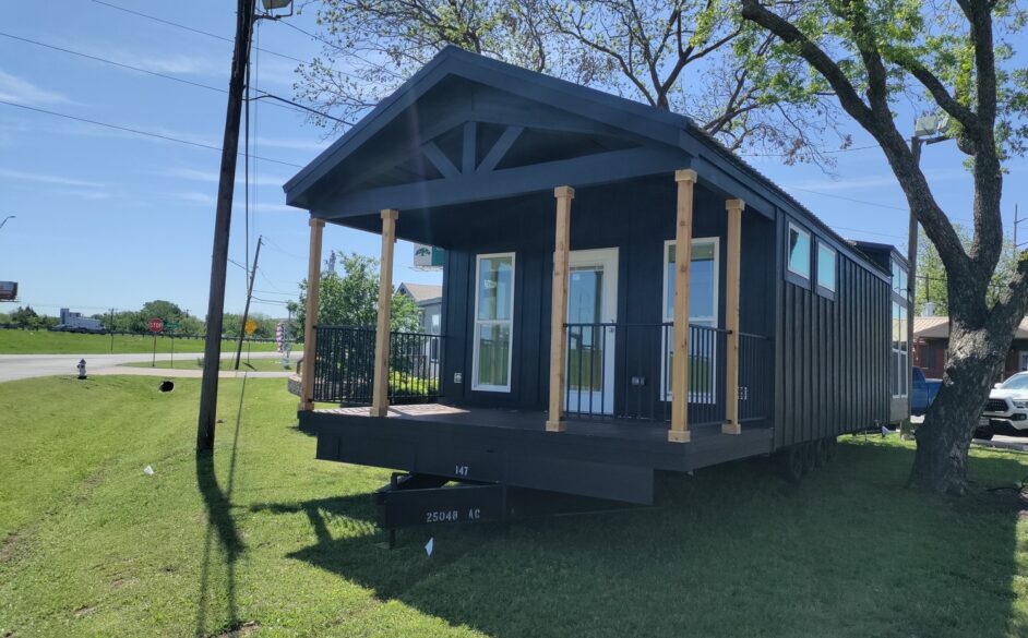 Sparrow C34EP8 Exterior