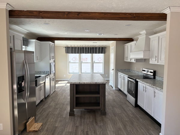 Md-10-32 lynnox kitchen and hero home features